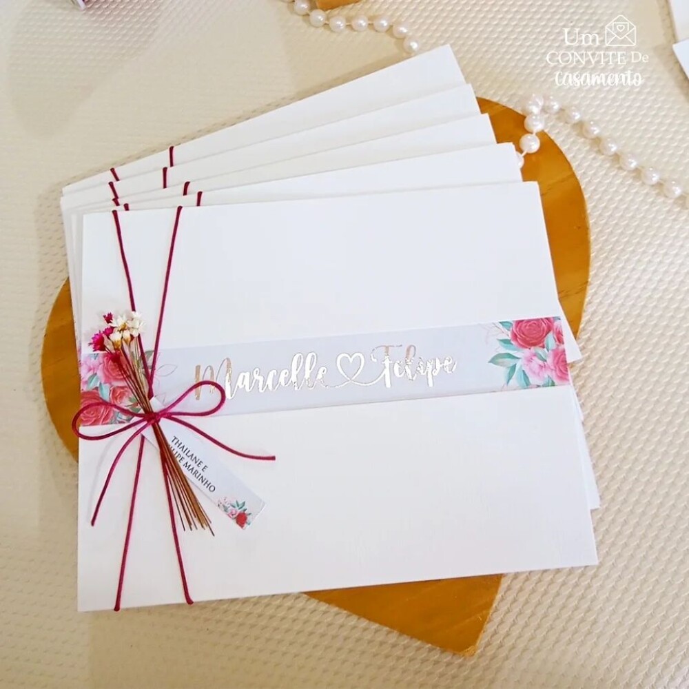 Convite duas dobras fuscia (envelope linho) - Um Convite de Casamento