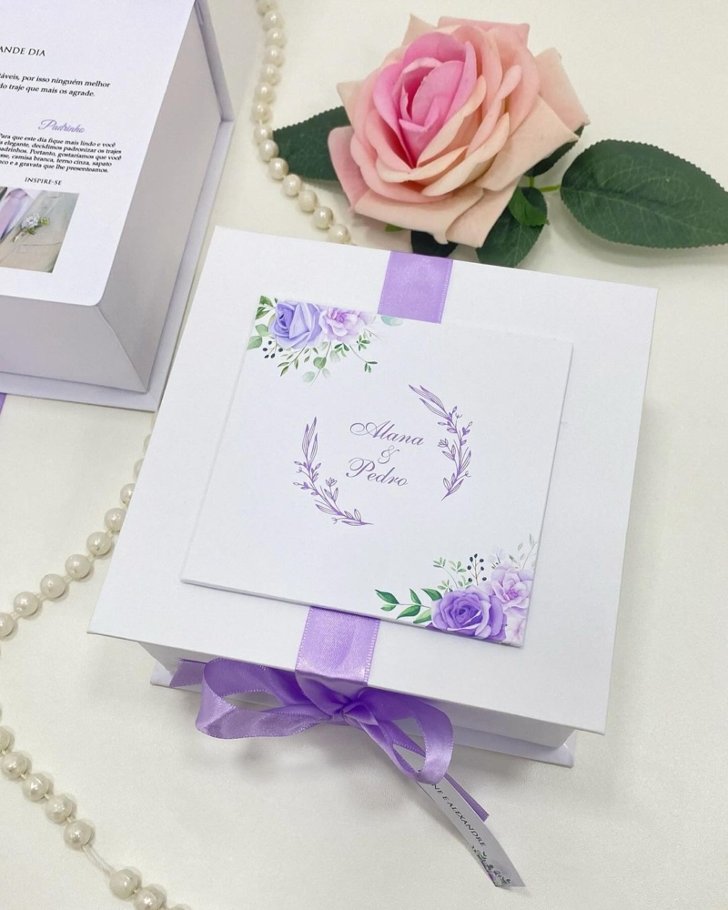 Caixas de padrinhos cartonagem lavanda 15x15cm - Um Convite de Casamento